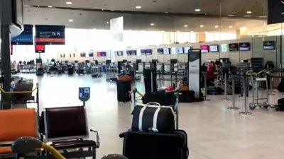 Άτομα με... ψεύτικα όπλα προκάλεσαν πανικό στο αεροδρόμιο του Παρισιού
