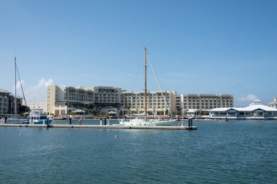 Ρώσοι εκδιώκονται μαζικά από πολυτελή ξενοδοχεία στην Κούβα