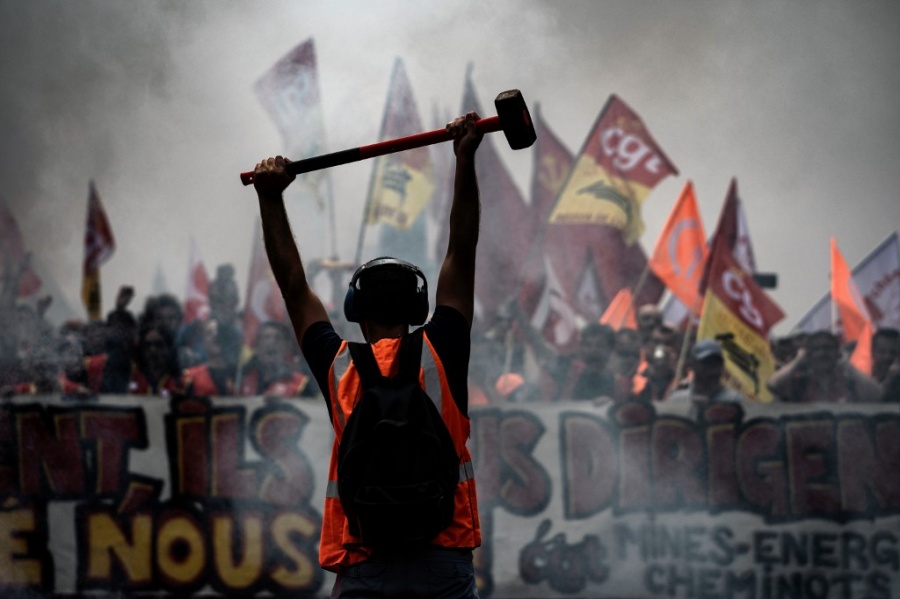 Παραδομένη στο χάος η Γαλλία - 10η ημέρα απεργίας κατά της μεταρρύθμισης στο συνταξιοδοτικό