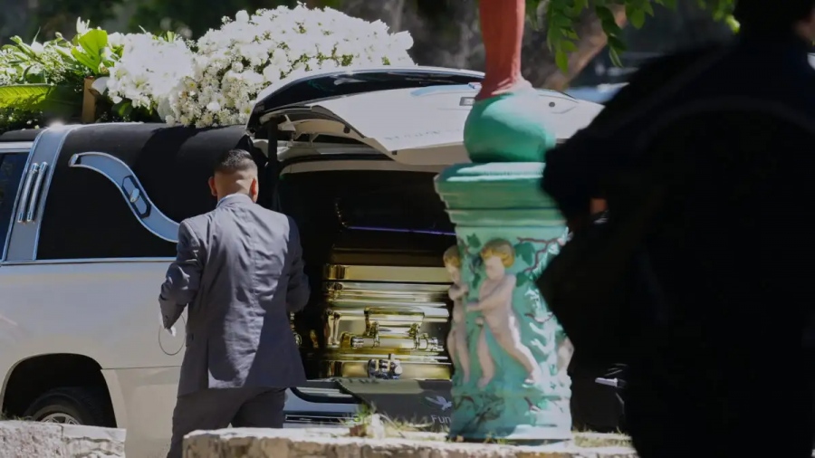 Μεξικό: Χρυσό φέρετρο και φουλ στρατιωτική παρουσία στην κηδεία του «El Mencho» - Φόβοι για «Εμφύλιο», δρακόντεια μέτρα