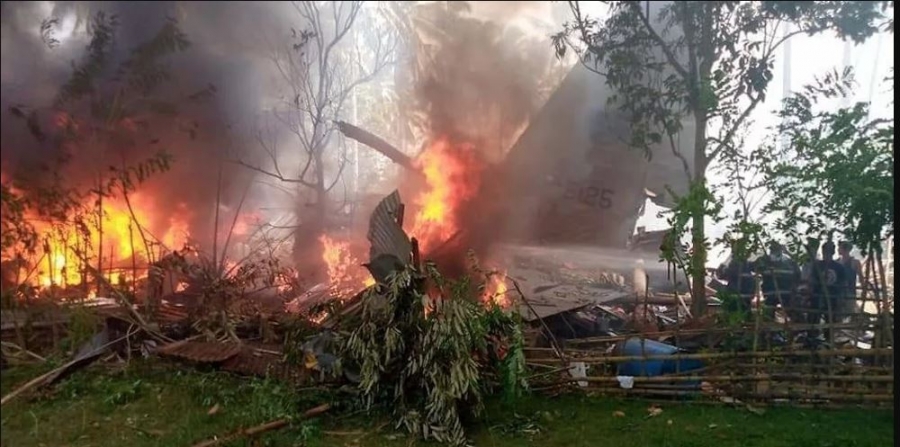 Φιλιππίνες: Δεν αποδίδεται σε επίθεση η συντριβή του αεροσκάφους - Στους 40 οι διασωθέντες, 17 οι νεκροί