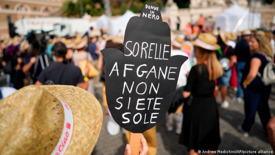 Ιταλία: Χιλιάδες πολίτες συμπαραστέκονται και διαδηλώνουν υπέρ των γυναικών στο Αφγανιστάν