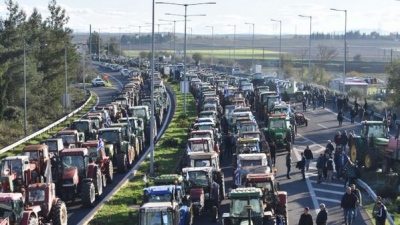 Ανυποχώρητοι στα μπλόκα οι αγρότες - Σε διάλογο τους καλεί εκ νέου ο Τσιάρας - Πληρωμές 175,47 εκατ. ευρώ από ΟΠΕΚΕΠΕ