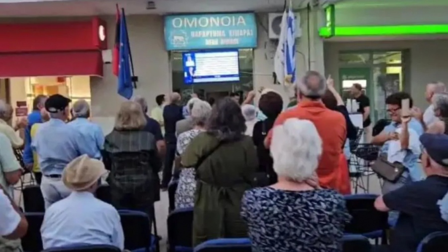 Ευρωεκλογές 2024: Πανηγυρισμοί στη Χειμάρρα για την εκλογή του Φρέντη Μπελέρη