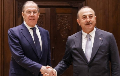 Σε διαρκή επικοινωνία για τα σιτηρά Ρωσία και Τουρκία - Τι συζήτησαν Lavrov και Cavusoglu