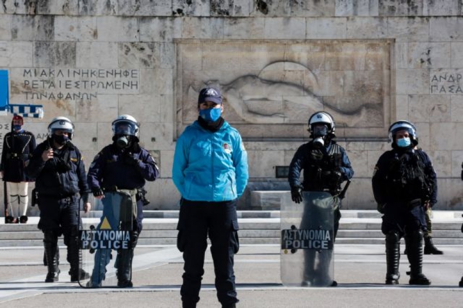 Αντιδράσεις ΣΥΡΙΖΑ, ΚΚΕ για την απαγόρευση δημόσιων συναθροίσεων άνω των 100 ατόμων