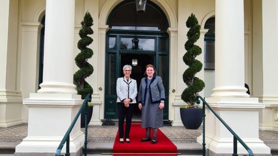 Οι επαφές Μενδώνη στην Αυστραλία - Συνάντηση με την Κυβερνήτη της Βικτώριας, συνάντηση εργασίας στο Πανεπιστήμιο La Trobe