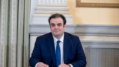 Δεκάδες προσκλήσεις στο γραφείο του Πιερρακάκη για κομματικές εκδηλώσεις – Έχει γκελ στη γαλάζια βάση