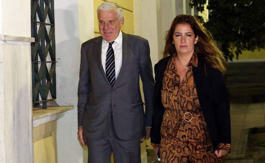 Σύζυγος Παπαντωνίου: O Γιάννος είναι ακέραιος και τζέντλεμαν - Δεν έχουμε καμία ταύτιση με την υπόθεση Τσοχατζόπουλου