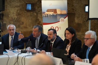 Θεοδωράκης: Τα δεσμά των κομμάτων κρατούν χαμηλά τα πανεπιστήμια