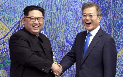 Αιφνιδιαστική συνάντηση του Kim Jong Un με τον πρόεδρο της Νότιας Κορέας
