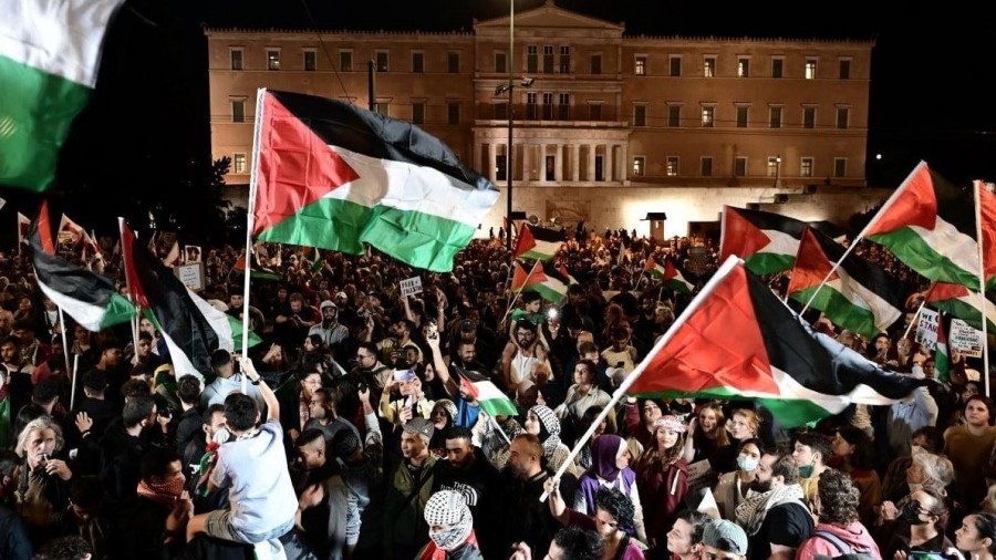 Με μεγάλη συμμετοχή η πορεία στην Αθήνα για τη Γάζα - Επίθεση με χημικά σε διαδηλωτές έξω από την ισραηλινή πρεσβεία