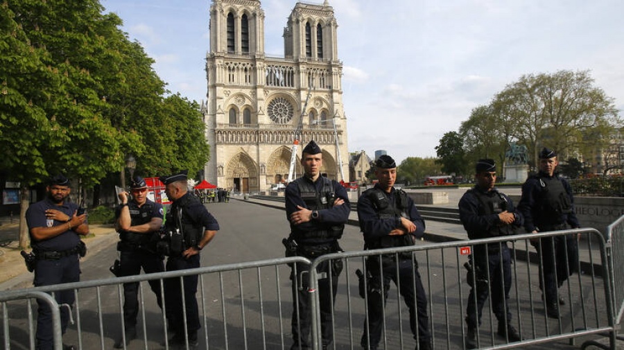 Γαλλία: Φρούριο το Παρίσι - 60.000 αστυνομικοί επί ποδός για τη διαδήλωση των 