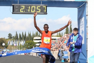 Πρώτος στην γραμμή τερματισμού του 36ου Αυθεντικού Μαραθώνιου της Αθήνας ένας Κενυάτης