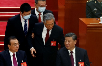 Κίνα: Ο Hu Jintao δεν αισθανόταν καλά γι’ αυτό απομακρύνθηκε από το Συνέδριο του Κομμουνιστικού Κόμματος