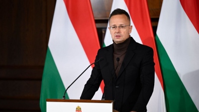 Βόμβες από Szijjártó (Ουγγαρία): Θα σταθούμε μόνοι, αν χρειαστεί, για να μην μπει η Ευρώπη σε πόλεμο