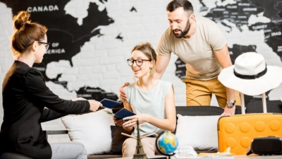 Οι Βρετανοί συνεχίζουν να κάνουν κράτηση για διακοπές