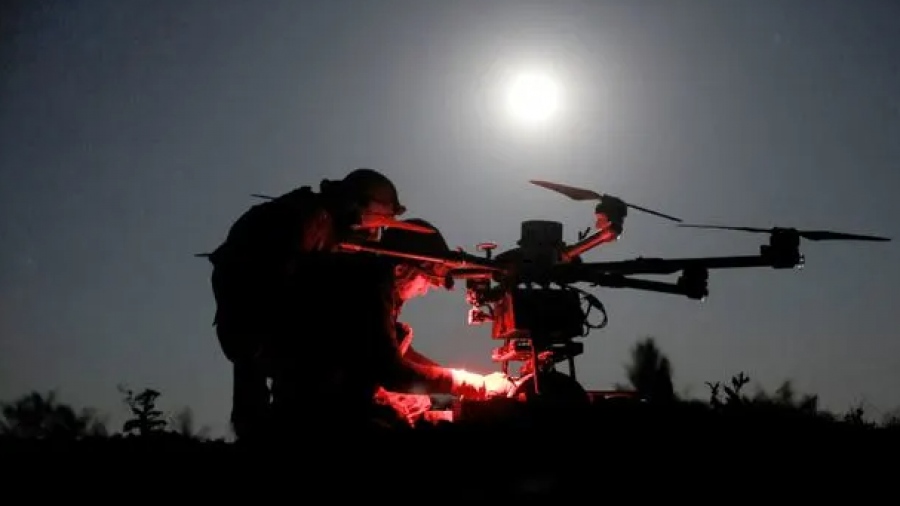 Πλάνα που κόβουν  την ανάσα - Ρώσοι στρατιώτες εναντίον ουκρανικών drones (vid)