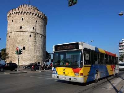 Χάος σε λεωφορείο στη Θεσσαλονίκη: Ακινητοποιήθηκε και οι επιβάτες βγήκαν σπάζοντας τα τζάμια