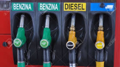 Ιταλία: «Ξετινάζουν» οικονομικά τα νοικοκυριά οι αυξήσεις στα καύσιμα - Εννέα δισεκ. ευρώ περισσότερα, ξόδεψαν στο 6μηνο