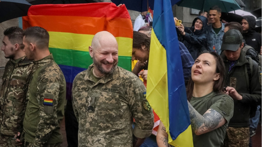 Συνεχίζεται η ουκρανική κατρακύλα - Δικαστήριο αναγνωρίζει τη συμβίωση των ΛΟΑΤΚΙ ως γάμο