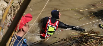 Μεγάλη επιχείρηση της ΕΜΑΚ για τον απεγκλωβισμό 4 ατόμων στο Λασίθι της Κρήτης εξαιτίας των πλημμυρών