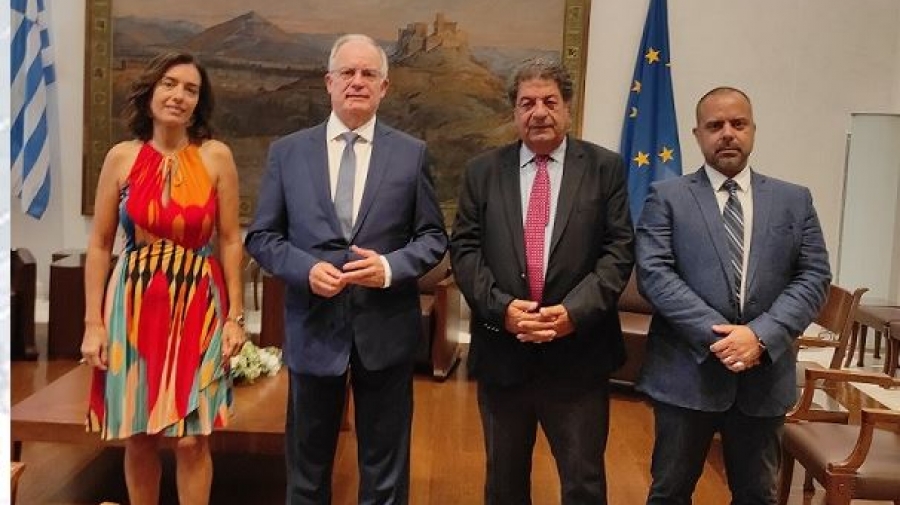 Στον Τασούλα η ετήσια Έκθεση του «Συνήγορου του Καταναλωτή» -  Ενέργεια και τράπεζες οι βασικές αιτίες αναφορών