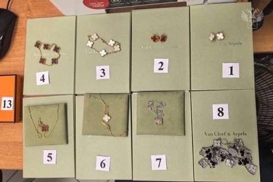 Διαμάντι σε... κάλτσα - Η απίστευτη σύλληψη Ρωσίδας στο αεροδρόμιο - Με τα Cartier και Bvlgari στο χέρι... από Άμπου Ντάμπι