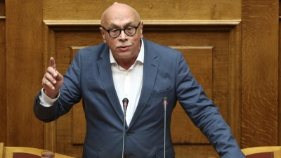 Δουζίνας για Συνταγματική Αναθεώρηση: Σύγκρουση των προτάσεων για ένα Σύνταγμα των πολλών έναντι ενός Συντάγματος της ελίτ