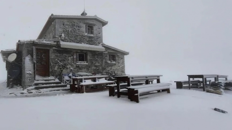 Καιρός – Χιόνισε στον Όλυμπο: Μαγικές εικόνες με το βουνό ντυμένο στα λευκά