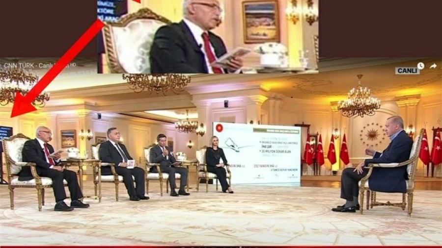 Χαμός στην Τουρκία - Ο Erdogan απαντούσε σε ερωτήσεις διαβάζοντας από το autocue