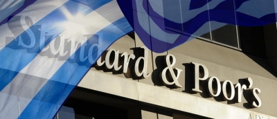 Standard & Poor's: Εκτεθειμένη στις παγκόσμιες οικονομικές συνθήκες η Ελλάδα – Επιβάλλονται μεταρρυθμίσεις