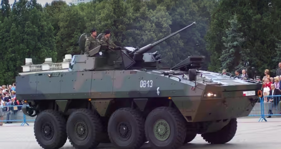 Η Ουκρανία παρήγγειλε 100 τεθωρακισμένα οχήματα Rosomak από την Πολωνία