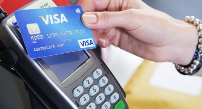 ΕΕΤ: Παρατείνεται μέχρι τις 30/9 το όριο των 50 ευρώ στις ανέπαφες συναλλαγές