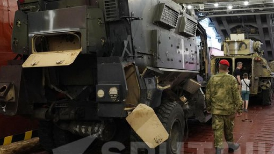 Η Ρωσία καμαρώνει για τα «πολεμικά τρόπαια» του ΝΑΤΟ που κατασχέθηκαν στην Ουκρανία - 870 αντικείμενα σε μια διαφορετική Έκθεση