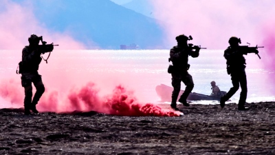 Το ΝΑΤΟ συγκλονίζεται: Στον αέρα οι ασκήσεις Steadfast Dart λόγω των δασμών ΗΠΑ στην ΕΕ - Οργή στη Γερμανία με Trump