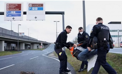 Γερμανία: Ακτιβιστές για το κλίμα προκάλεσαν χάος στις πτήσεις – Εισέβαλαν στον αεροδιάδρομο στο Βερολίνο