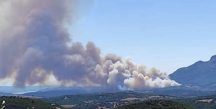 Πυρκαγιά στις Πόρτες Αχαΐας σε δύσβατη περιοχή - Επιχειρούν ισχυρές δυνάμεις, εκκενώνεται προληπτικά το χωριό Βάλμη