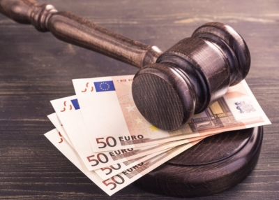 Η Ευρωπαϊκή Ένωση απαγορεύει την πώληση ευρώ στη Ρωσία