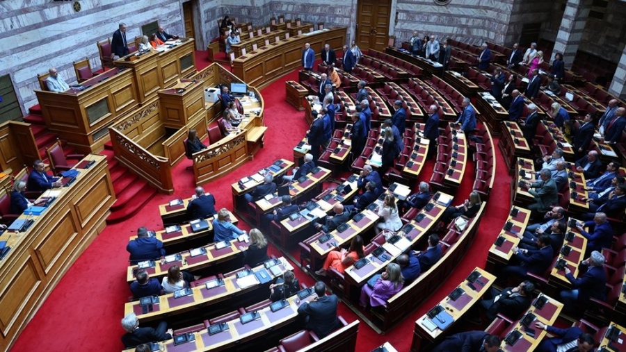 Βουλή: Υπερψηφίστηκε το νομοσχέδιο για τα SLAPPs