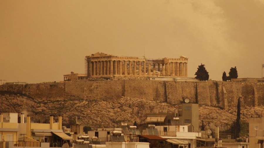 Μπεχράκης για αφρικανική σκόνη: Τι είδους ρύπους μεταφέρει – Τι να προσέξουν όσοι έχουν προβλήματα αναπνοής