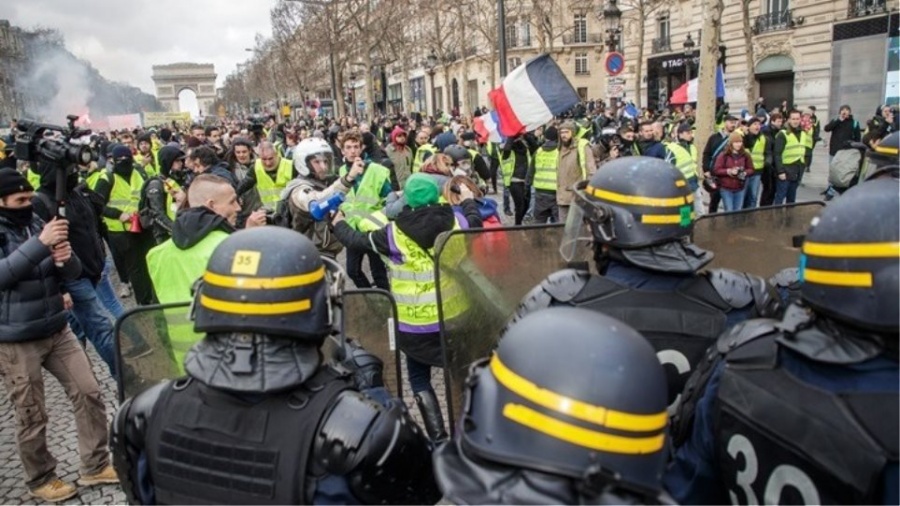 Γαλλία: Πρώτες καταδίκες αστυνομικών για άσκηση βίας εναντίον διαδηλωτών των Κίτρινων Γιλέκων