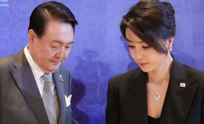 Από το παλάτι στη... φυλακή η Πρώτη Κυρία, για ένα κολιέ