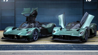 Ανοιχτή, η Aston Martin Valkyrie Spider πιάνει έως 330 χλμ./ώρα!