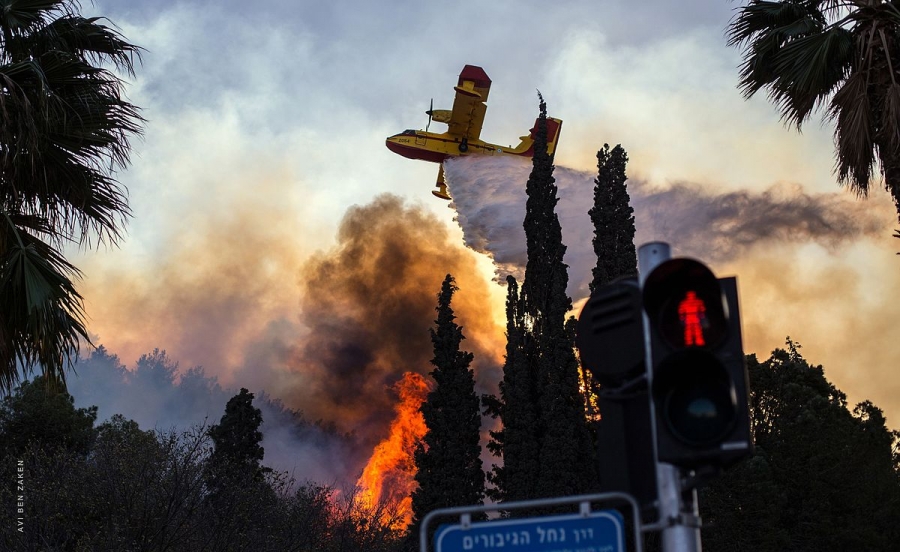 Ισραήλ: Πυροσβέστες εκκενώνουν πόλεις έξω από την Ιερουσαλήμ, καθώς μαίνεται πυρκαγιά