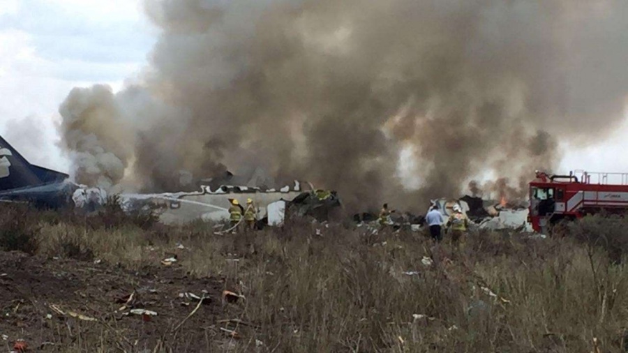 Συντριβή αεροπλάνου στο Μεξικό – Σώοι και οι 97 επιβάτες, δεκάδες οι τραυματίες