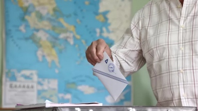 Θεσσαλονίκη: Τι λέει η ΕΛ.ΑΣ. για τις συλλήψεις των δύο δημοτικών συμβούλων που μοίραζαν σταυρωμένα ψηφοδέλτια