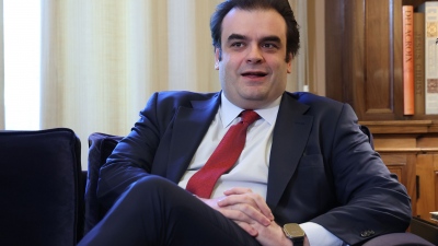 Πιερρακάκης: Ο «κουμπαράς» για τη νέα γενιά ήρθε για να μείνει - Πρόσθετα μέτρα για το ιδιωτικό χρέος