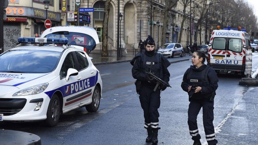 Επίθεση με μαχαίρι στο Παρίσι - Συγγενείς του δράστη οι δύο νεκροί