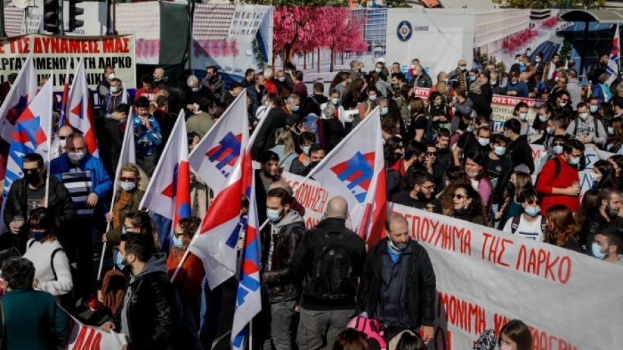 Συλλαλητήριο εργαζομένων της ΛΑΡΚΟ στο Σύνταγμα, στο πλαίσιο της 24ωρης απεργίας τους